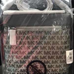 Micheal Kors crossbody Purse